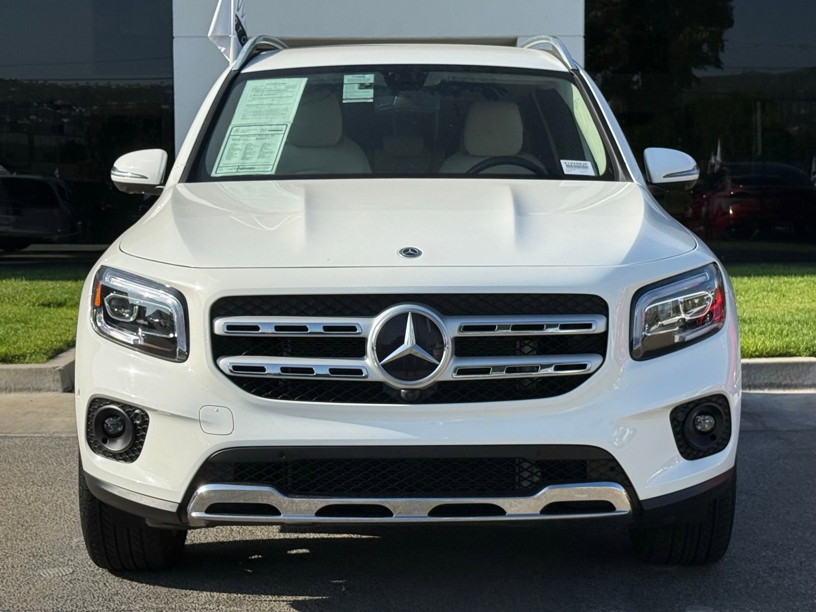Used 2022 Mercedes-Benz GLB 250 w/ Premium Package Lite image 5