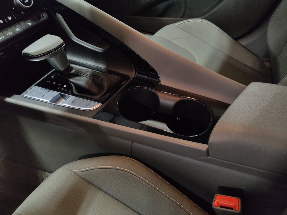 Used 2025 Hyundai Elantra SEL FWD image 26