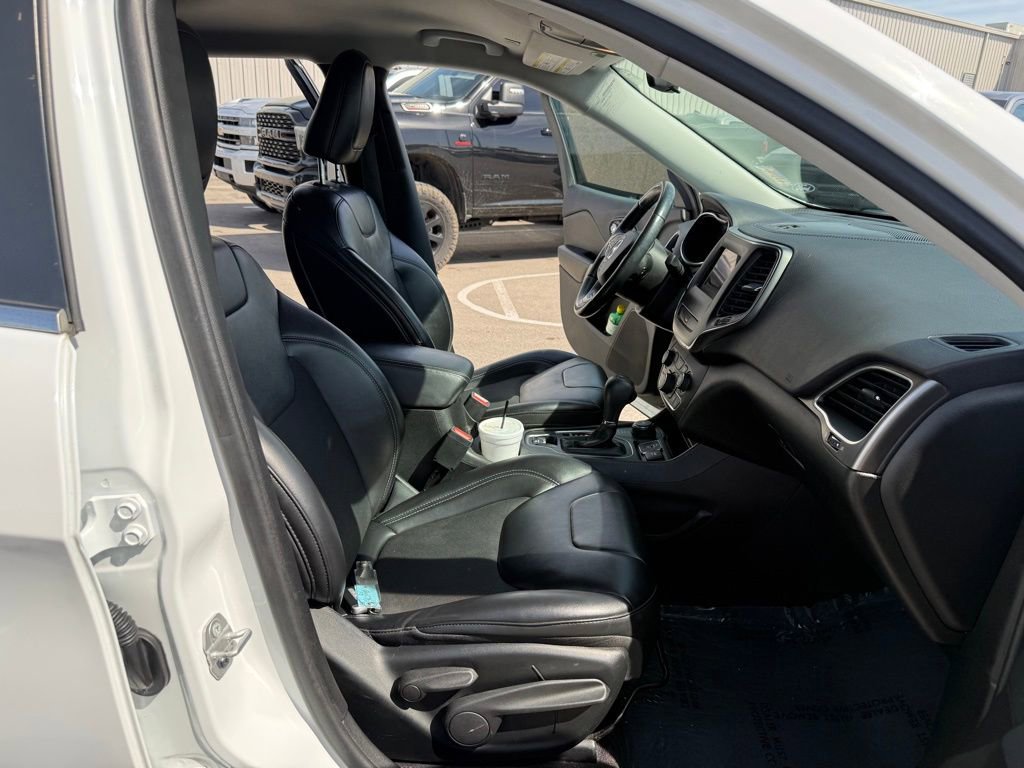 Used 2019 Jeep Cherokee Latitude Plus image 17