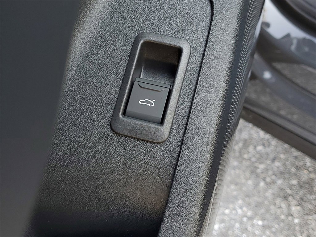 New 2025 Audi Q6 e-tron Premium image 20