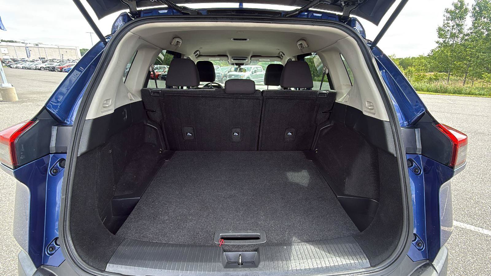 Used 2022 Nissan Rogue SV FWD image 21