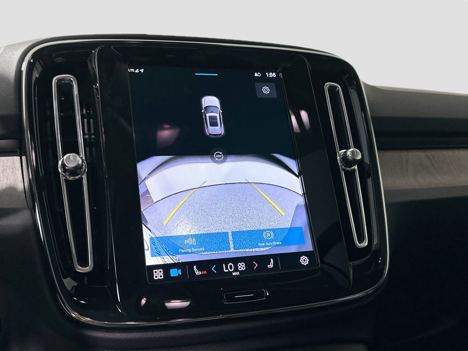 New 2025 Volvo XC40 B5 Ultra w/ Protection Package Premier image 12