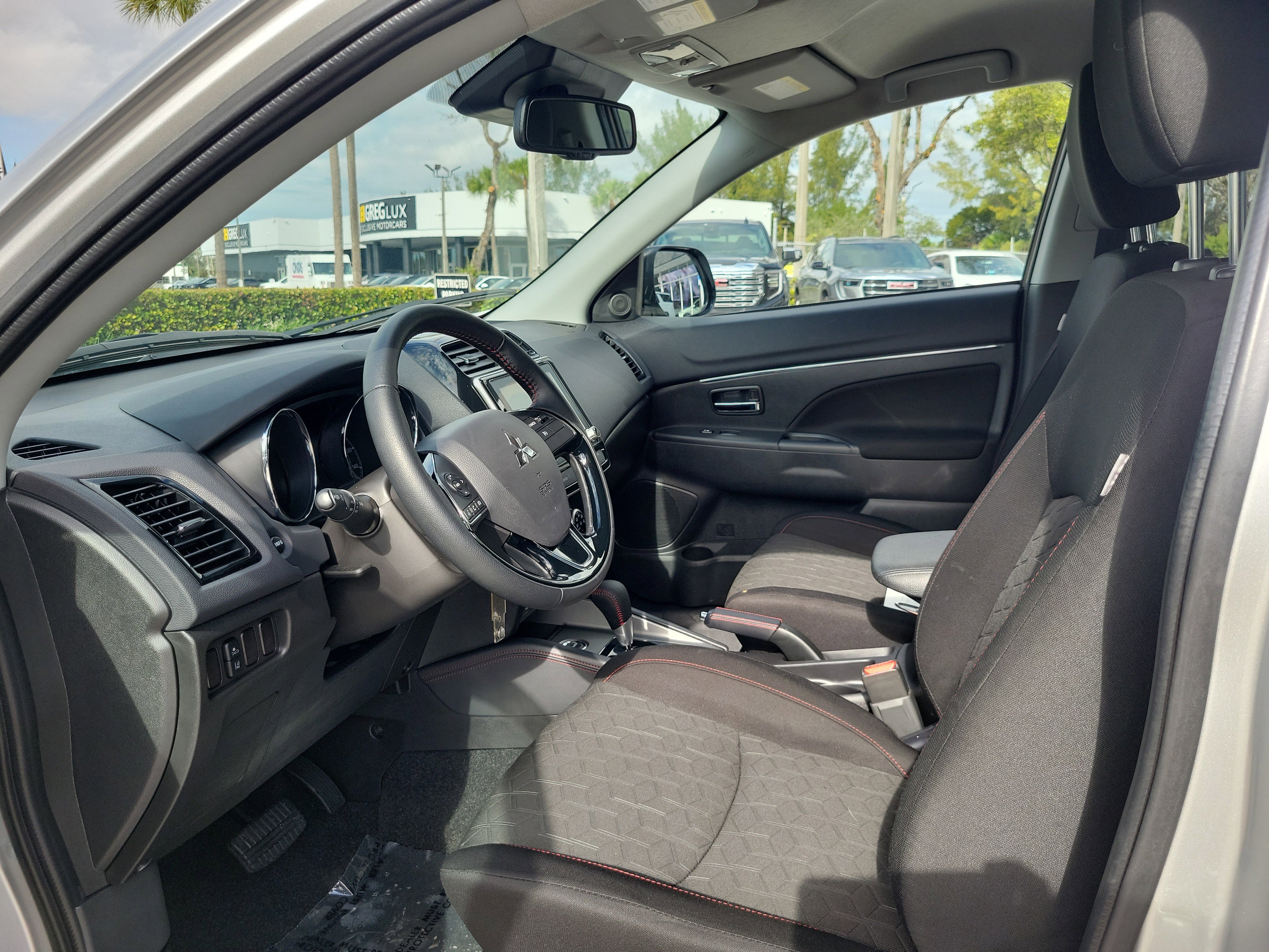 Used 2025 Mitsubishi Outlander Sport LE image 11