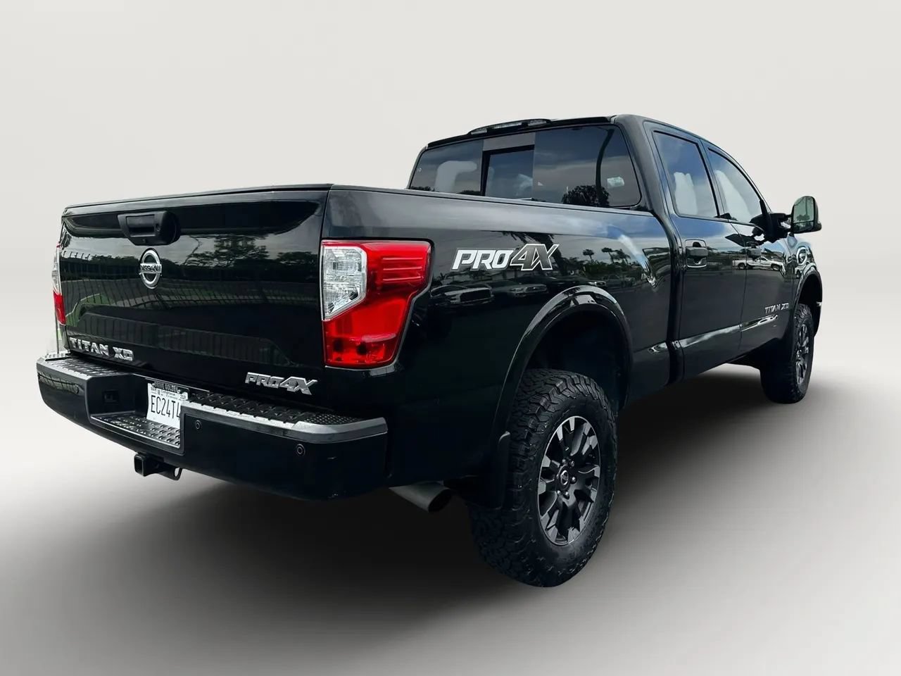 Used 2017 Nissan Titan PRO-4X w/ Pro-4x Convenience Package AWD/4WD image 13