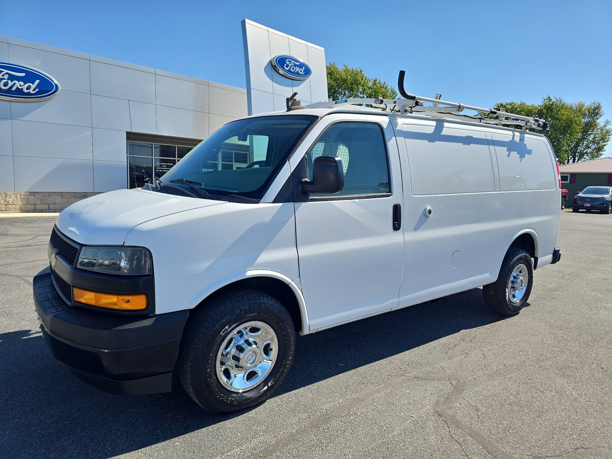 Used 2018 Chevrolet Express 2500 w/ Driver Convenience Package RWD image 2