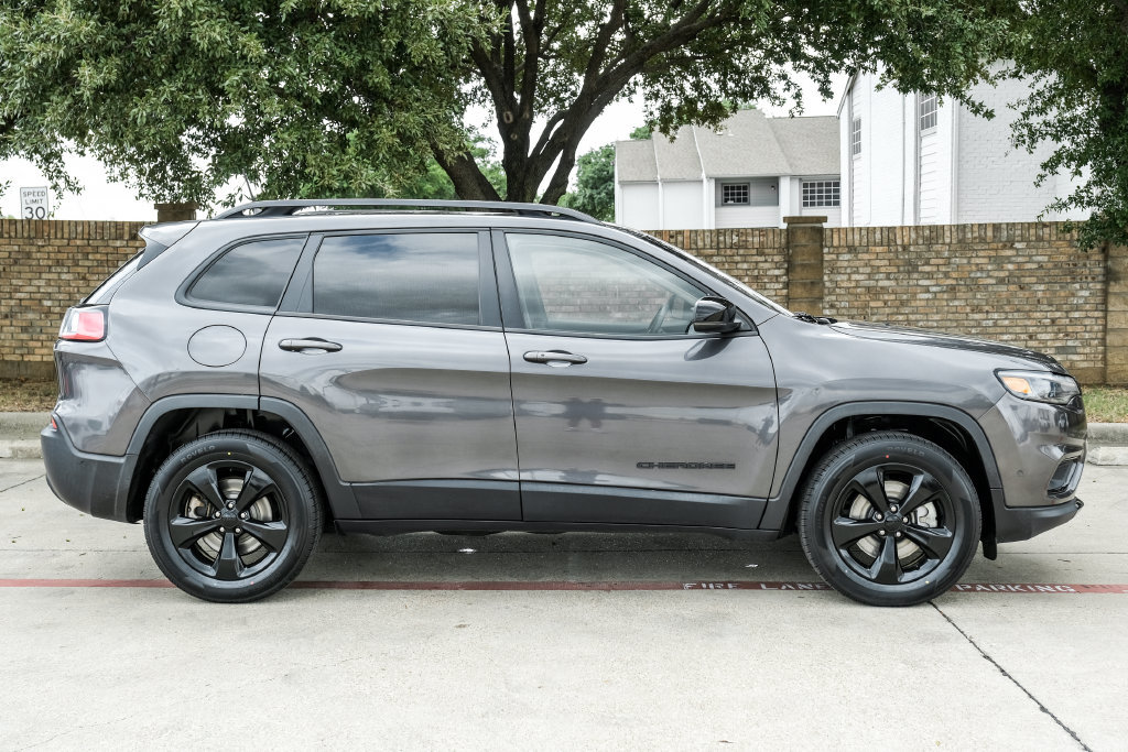 Used 2023 Jeep Cherokee Altitude Lux AWD/4WD image 14