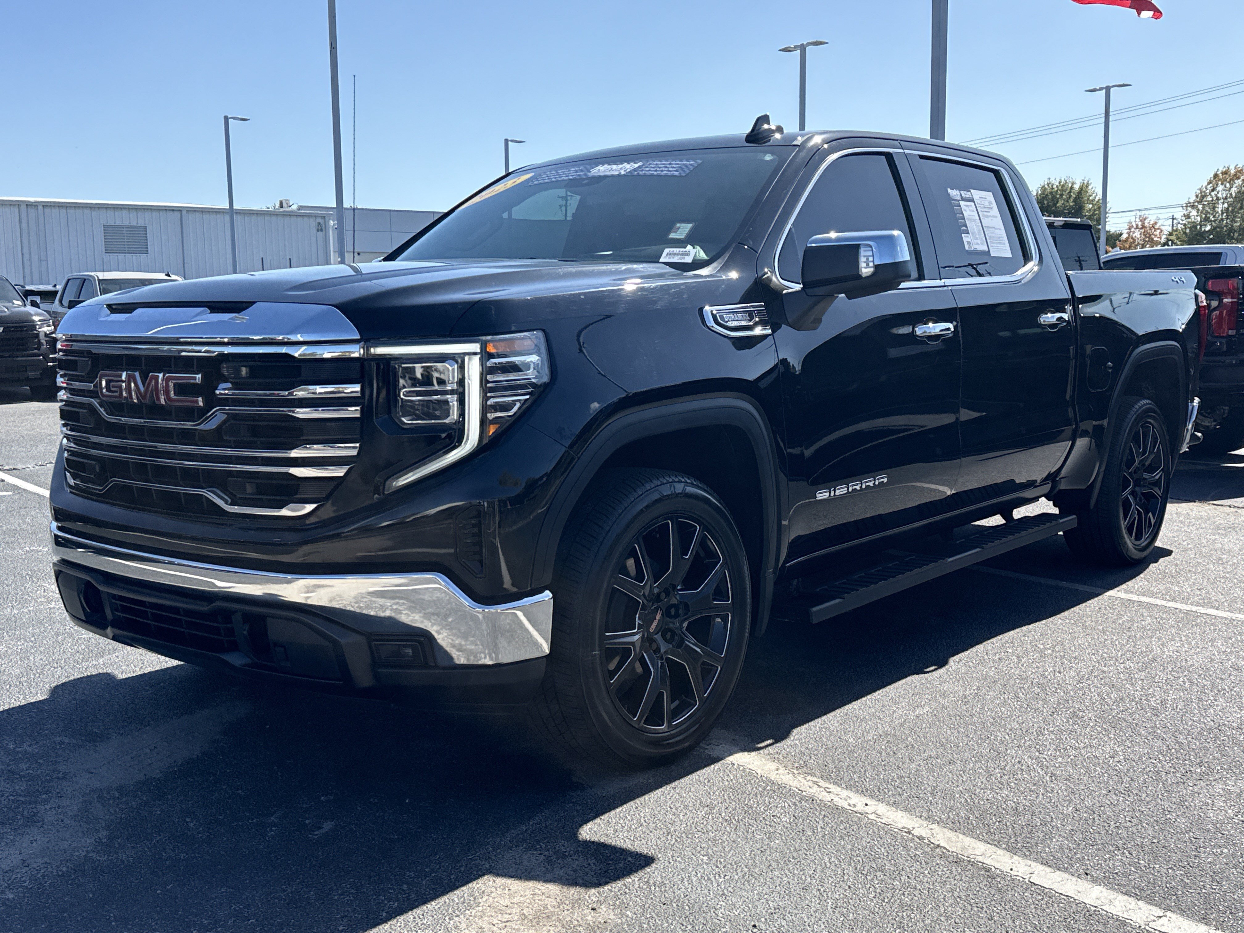 Used 2023 GMC Sierra 1500 SLT w/ SLT Convenience Package AWD/4WD image 5