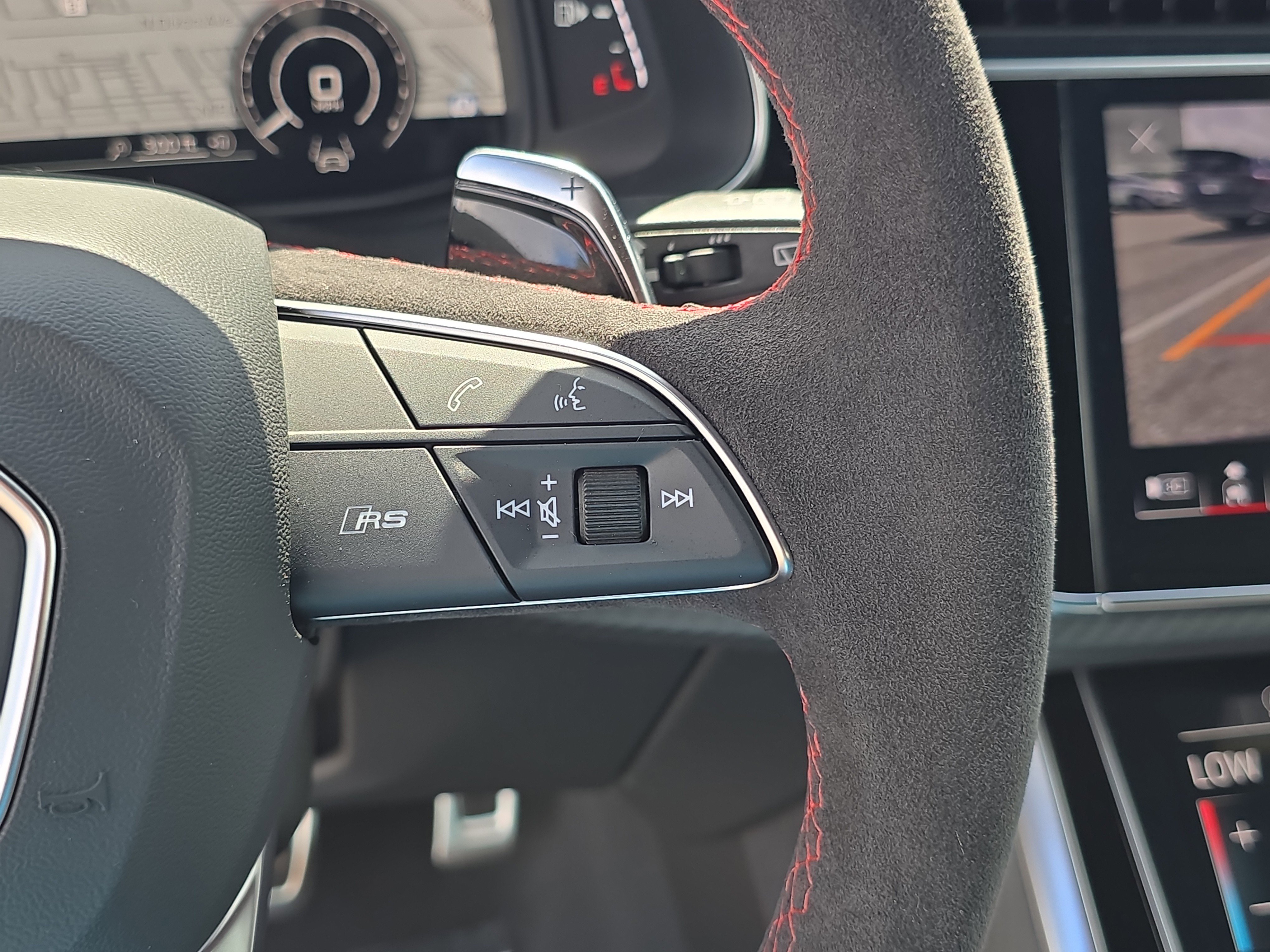 New 2025 Audi RS Q8 performance image 31