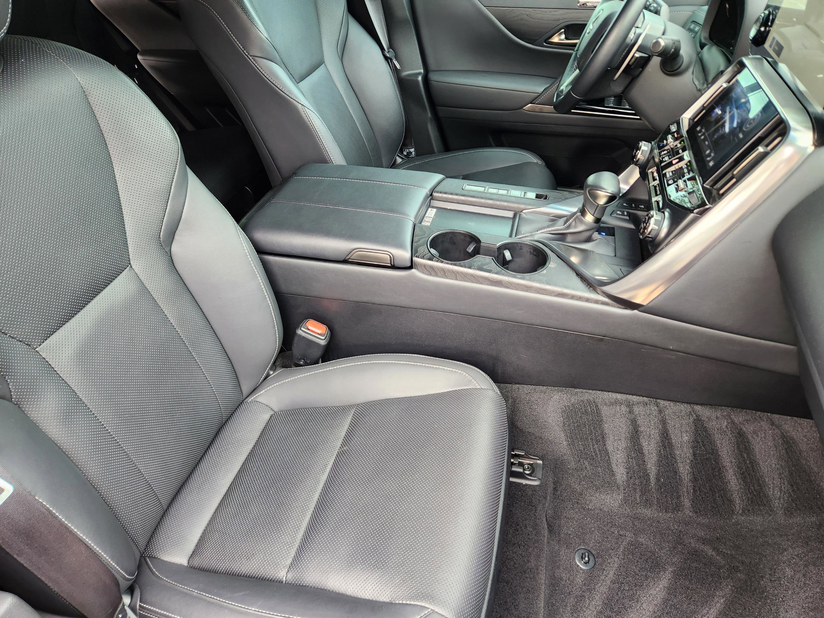 Used 2023 Lexus LX 600 4WD w/ Appearance Package image 6