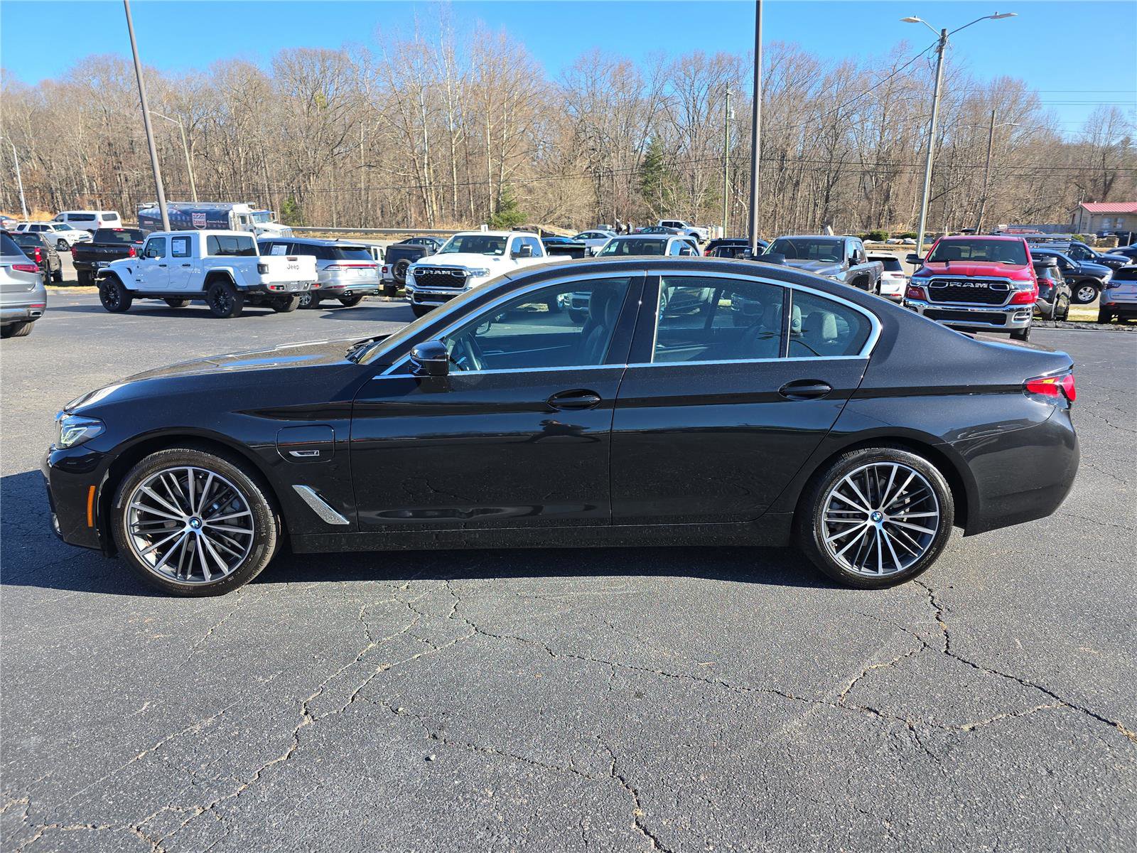Used 2023 BMW 530e xDrive w/ Premium Package image 6