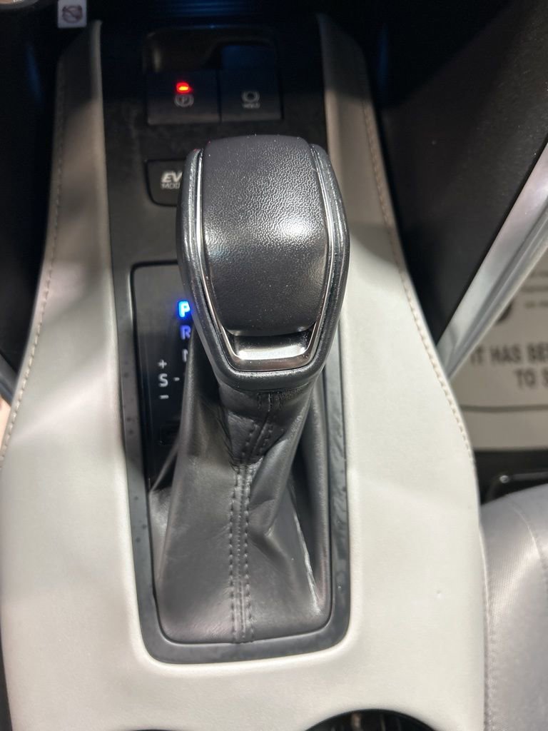 Used 2022 Toyota Venza LE image 29