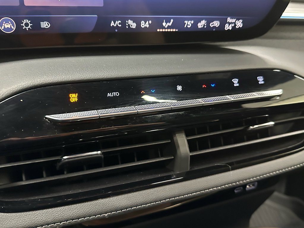 Certified 2025 Buick Enclave Avenir image 38