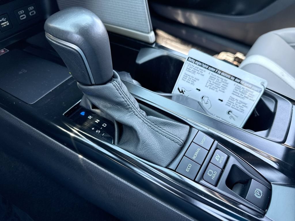 Used 2025 Toyota Camry SE w/ Convenience Package FWD image 20