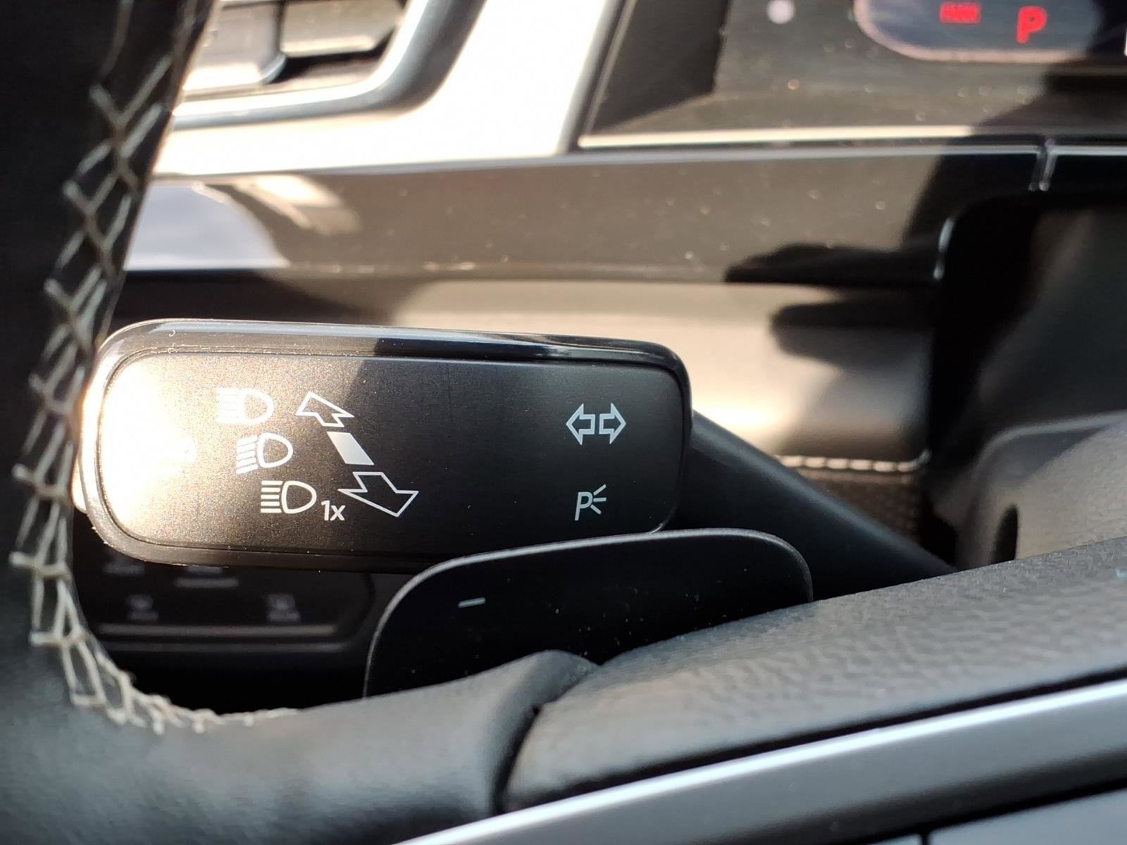 Used 2025 Volkswagen Atlas Cross Sport SE image 26