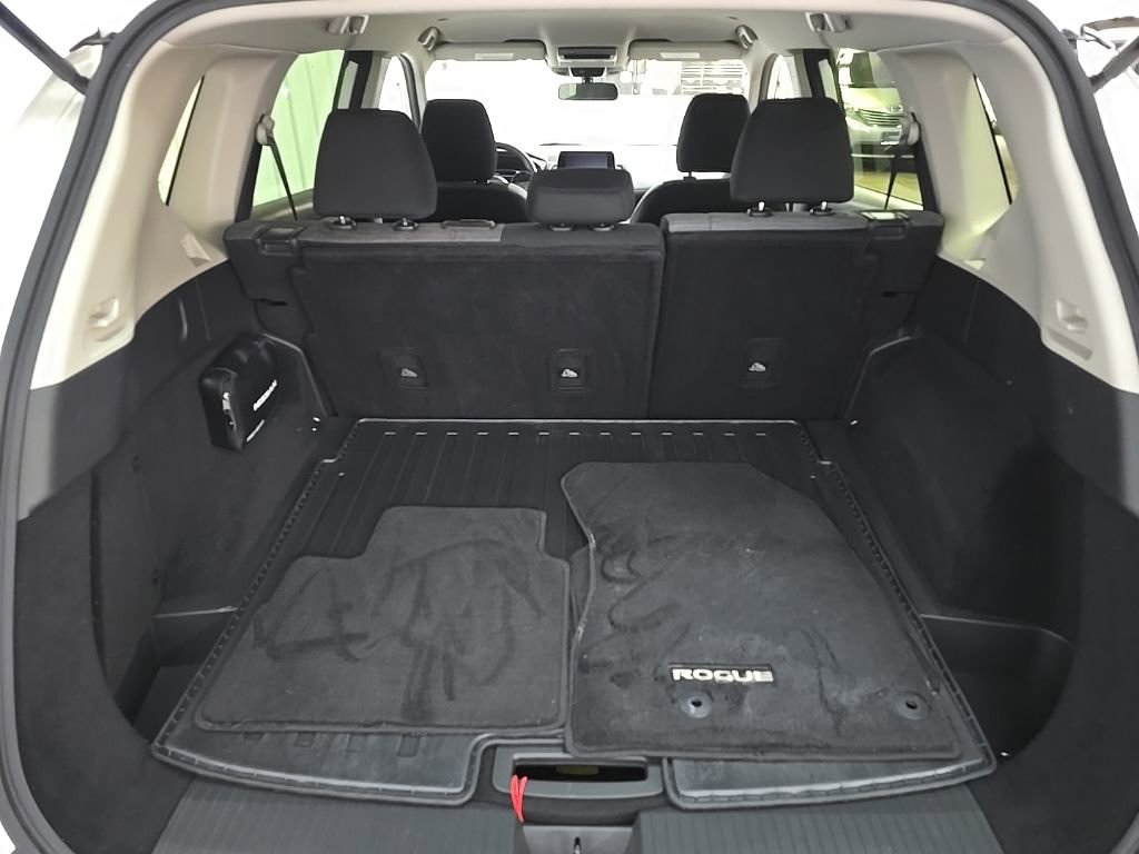 Used 2023 Nissan Rogue SV image 11