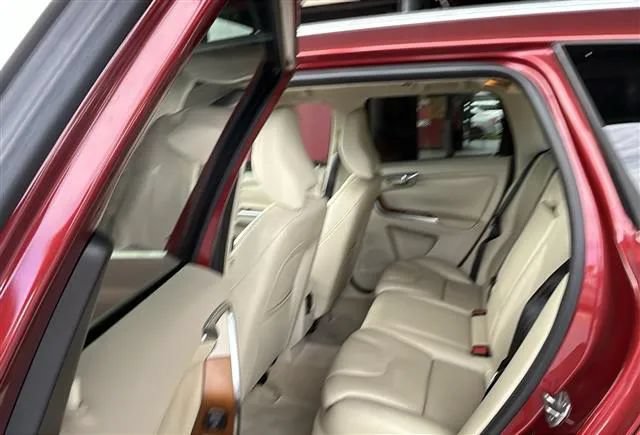Used 2015 Volvo XC60 T5 Premier w/ Proximity Package FWD image 4