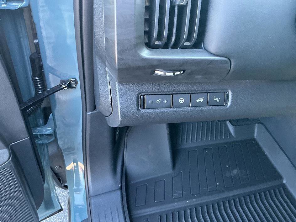 New 2026 Nissan Pathfinder Platinum image 13