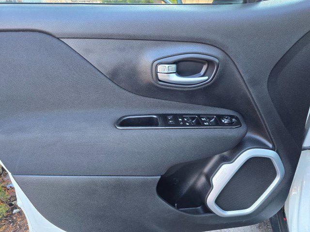 Used 2020 Jeep Renegade Latitude image 13