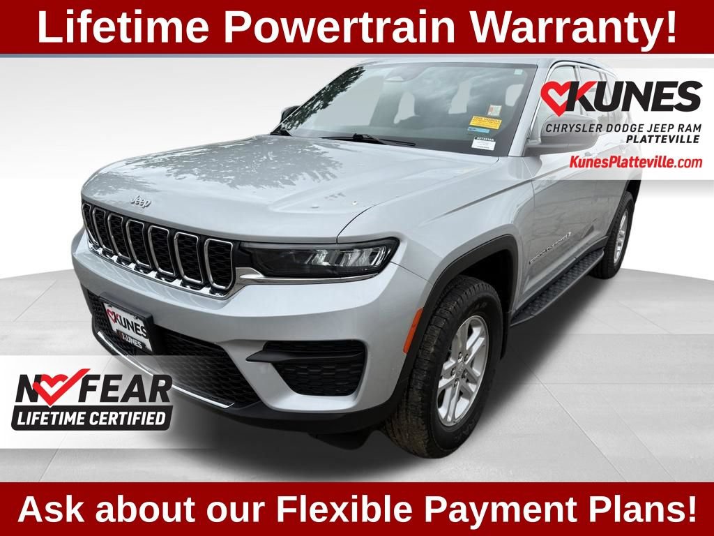 Used 2024 Jeep Grand Cherokee Laredo w/ Trailer Tow Package AWD/4WD image 5