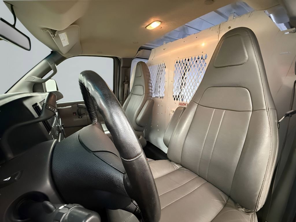 Used 2023 Chevrolet Express 3500 w/ Driver Convenience Package image 10