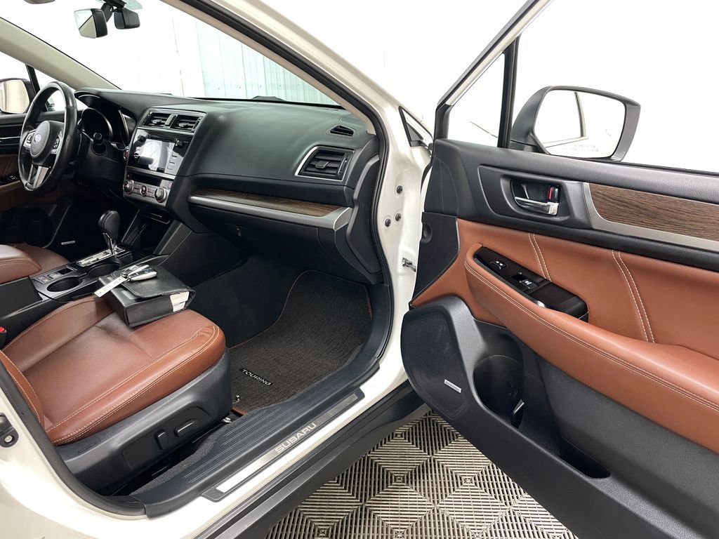 Used 2017 Subaru Outback 3.6R Touring w/ Popular Package #5A AWD/4WD image 40