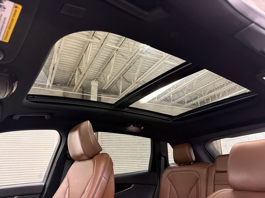 Used 2022 Lincoln Nautilus Reserve w/ Equipment Group 201A image 9