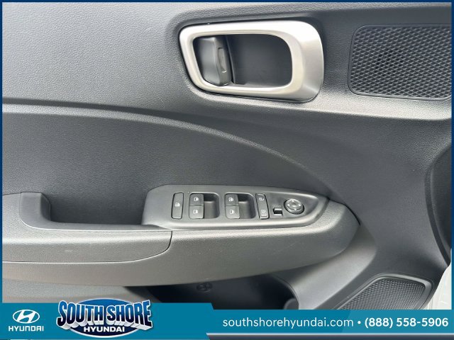 Certified 2025 Hyundai Venue SE FWD image 17