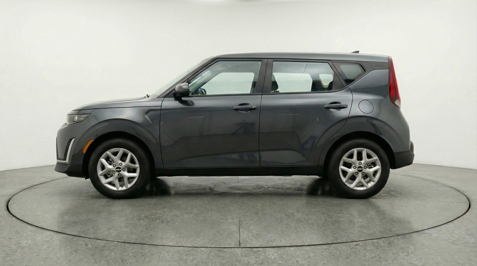Used 2025 Kia Soul LX image 5