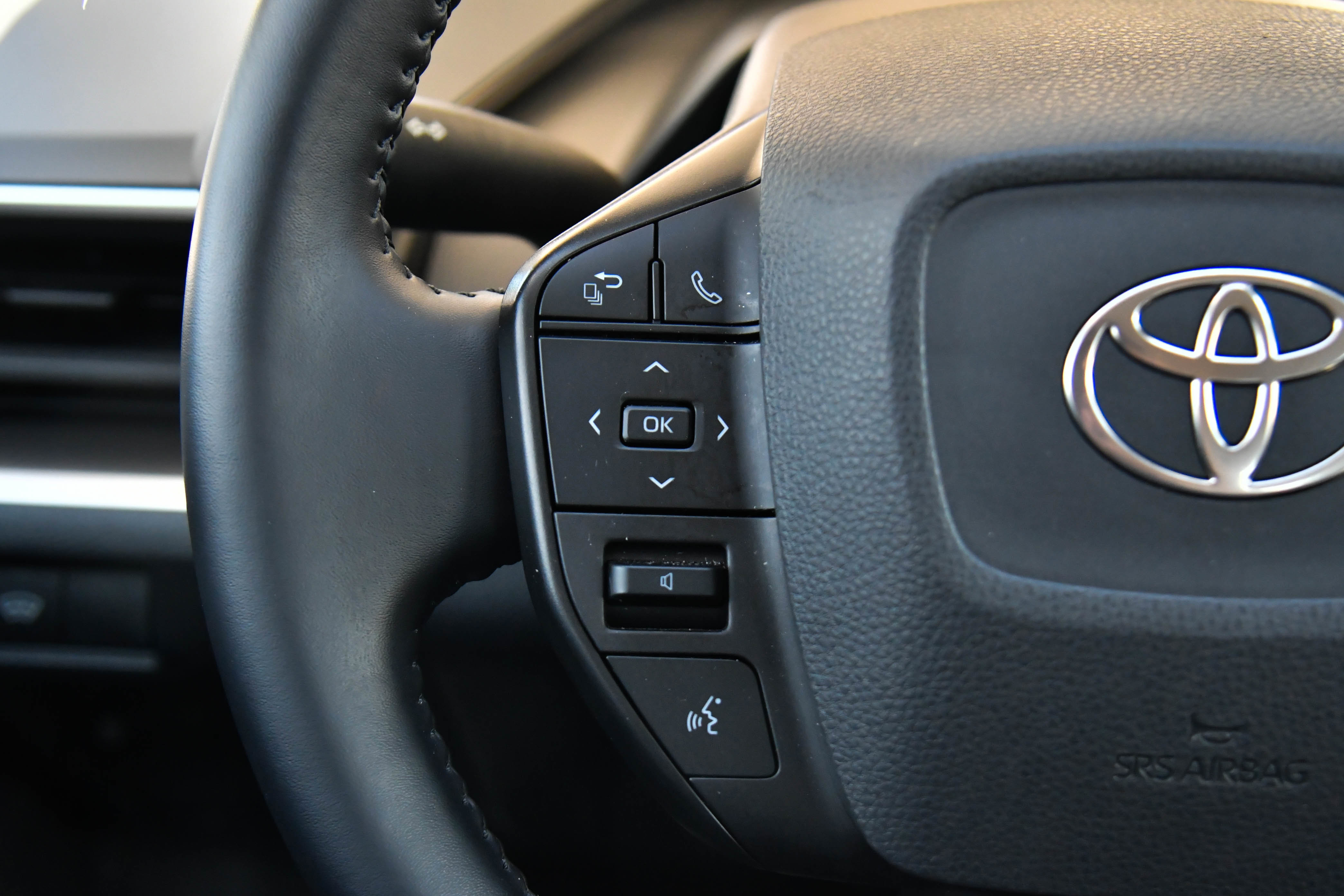 Used 2025 Toyota Prius LE image 31