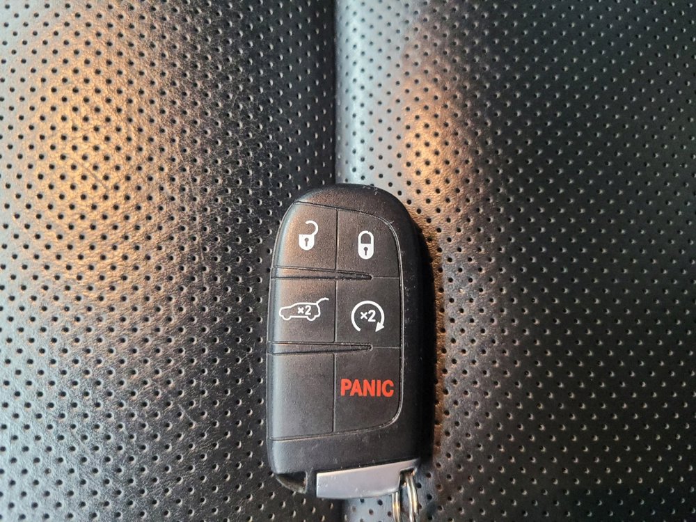 Used 2021 Jeep Grand Cherokee Overland AWD/4WD image 32