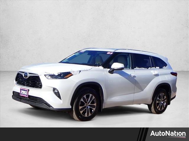Used 2023 Toyota Highlander XLE image 1