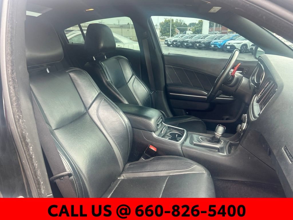 Used 2017 Dodge Charger R/T w/ Plus Group RWD image 5