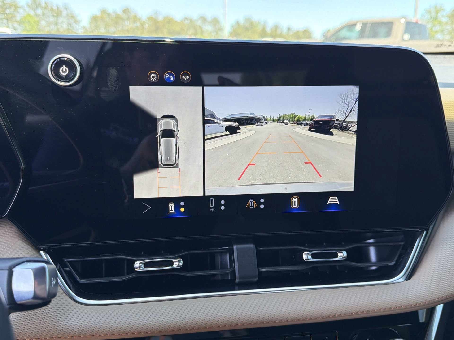 Used 2025 Chevrolet Equinox ACTIV w/ Safety and Technology Package image 4