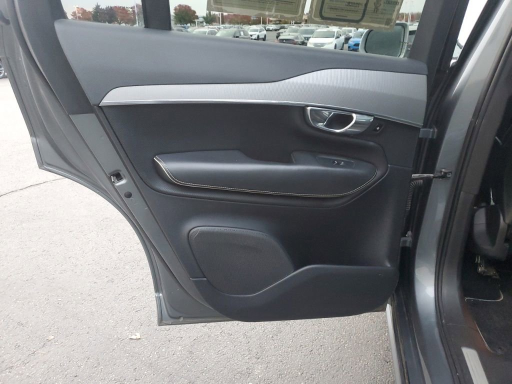 Used 2016 Volvo XC90 T6 R-Design w/ Vision Package image 26