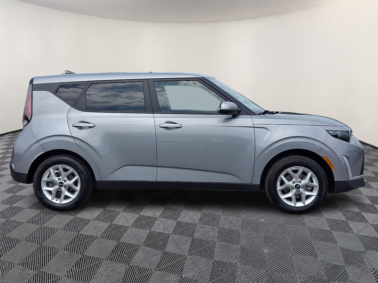 Certified 2025 Kia Soul LX w/ LX Technology Package FWD image 7