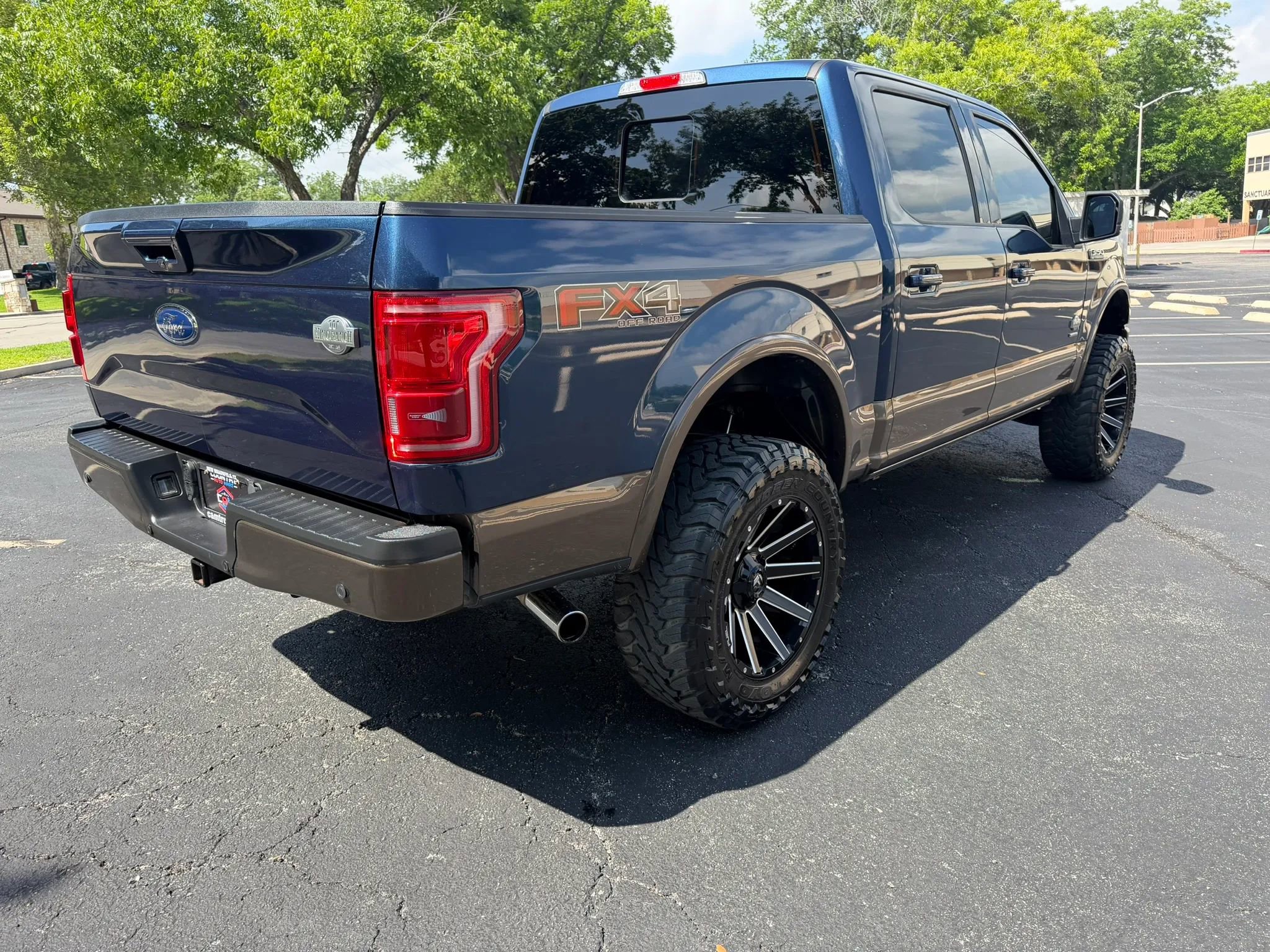 Used 2015 Ford F150 King Ranch w/ Equipment Group 601A Luxury AWD/4WD image 5
