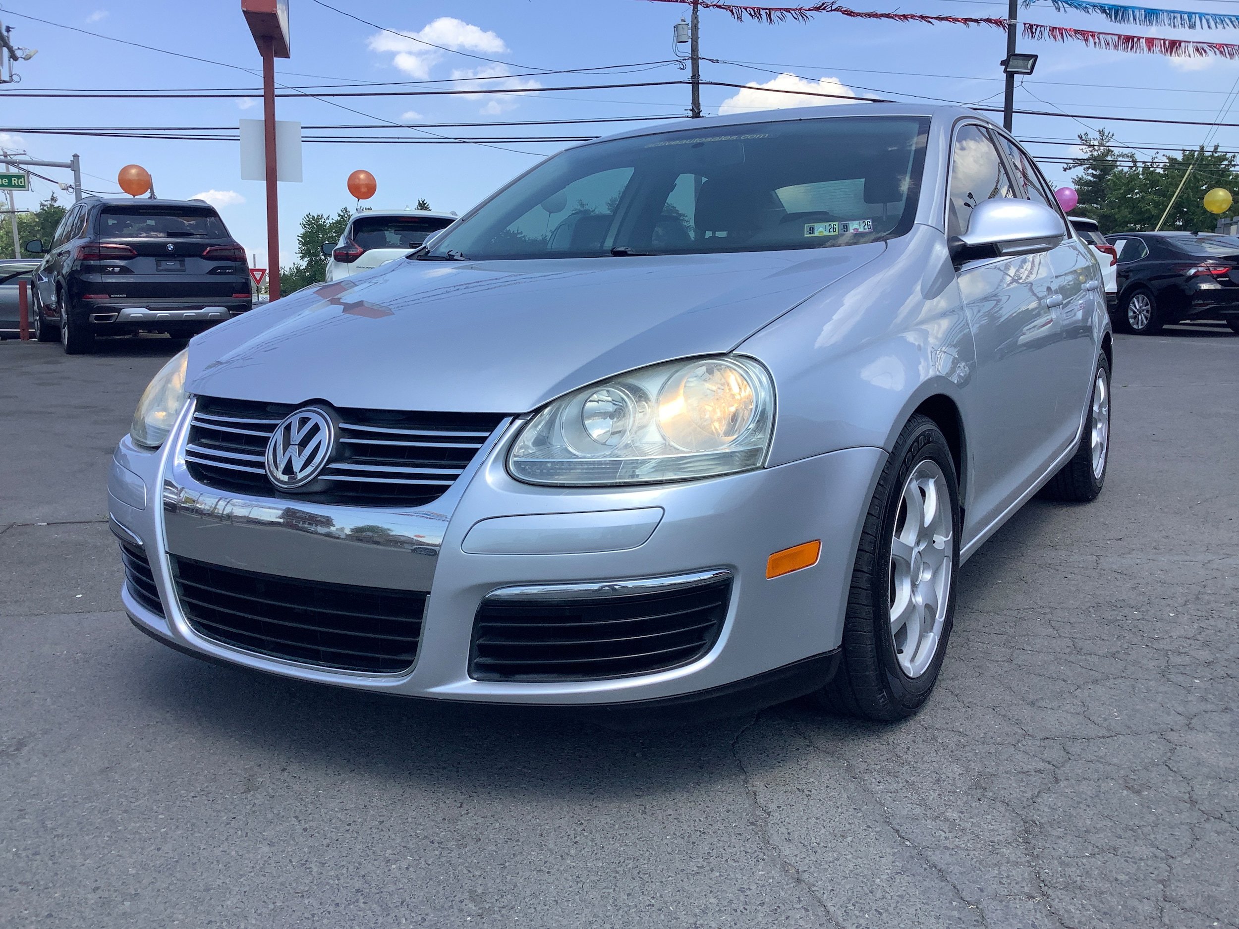 Used 2010 Volkswagen Jetta SE FWD image 3