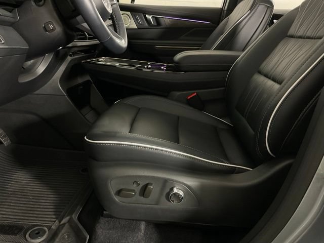 Used 2025 Buick Enclave Avenir w/ Super Cruise Package AWD/4WD image 32