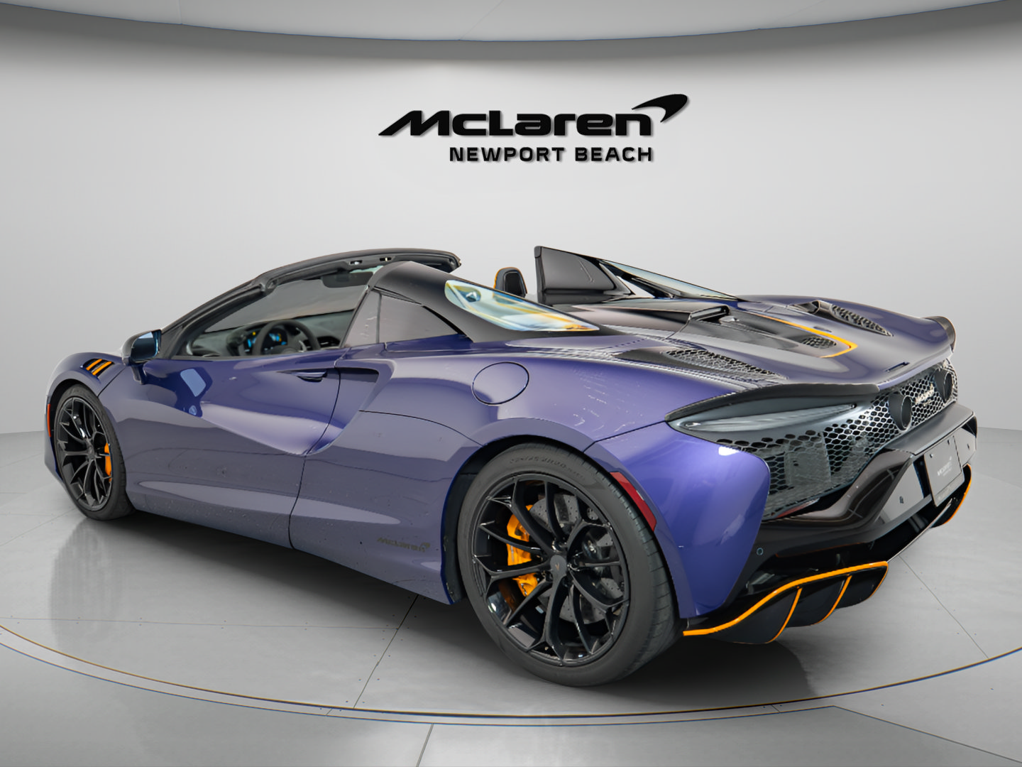 Used 2025 McLaren Artura Spider RWD image 21