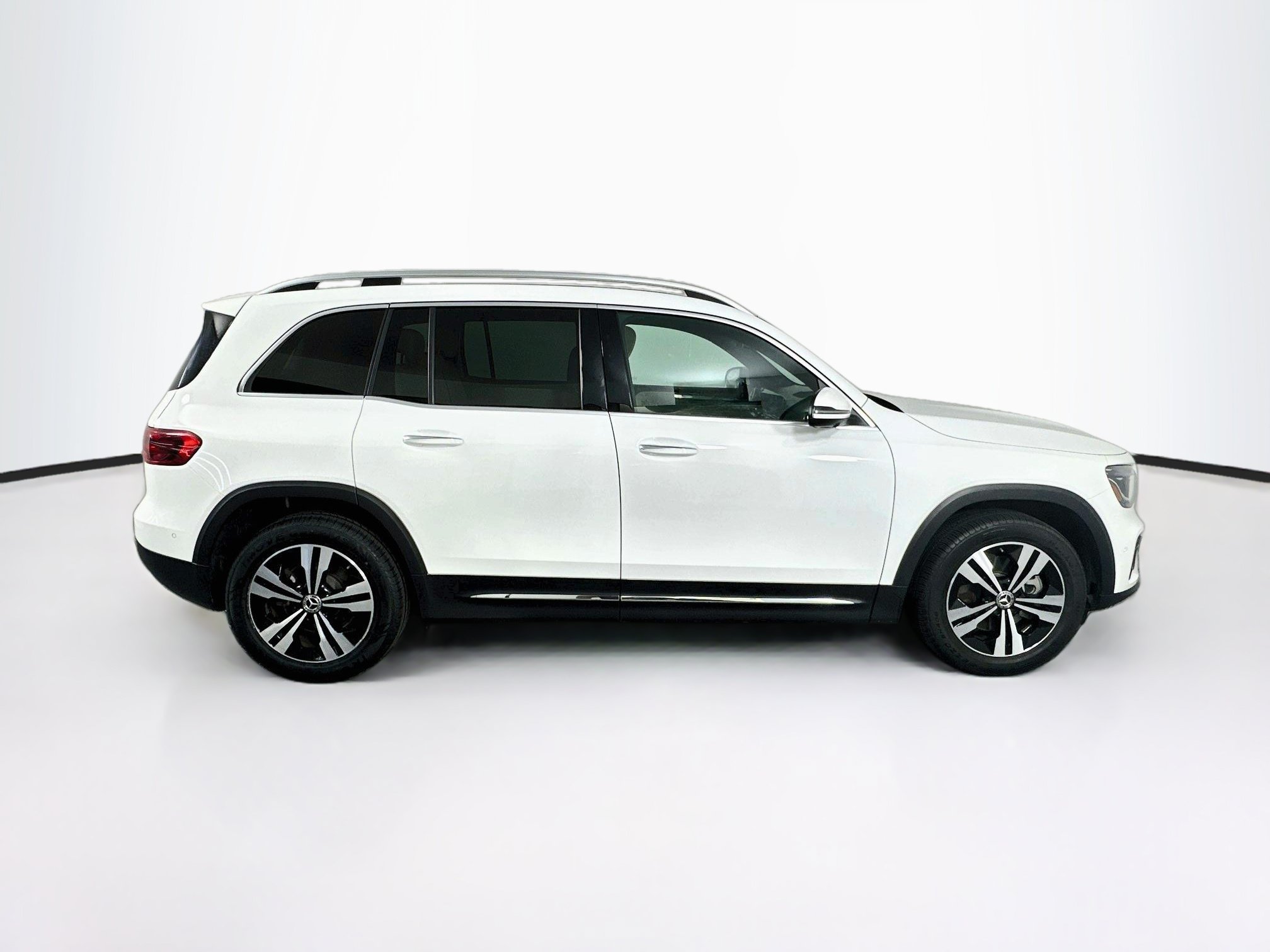 Used 2025 Mercedes-Benz GLB 250 image 10