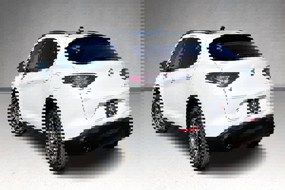 New 2025 Alfa Romeo Stelvio Sprint w/ Convenience Package image 3