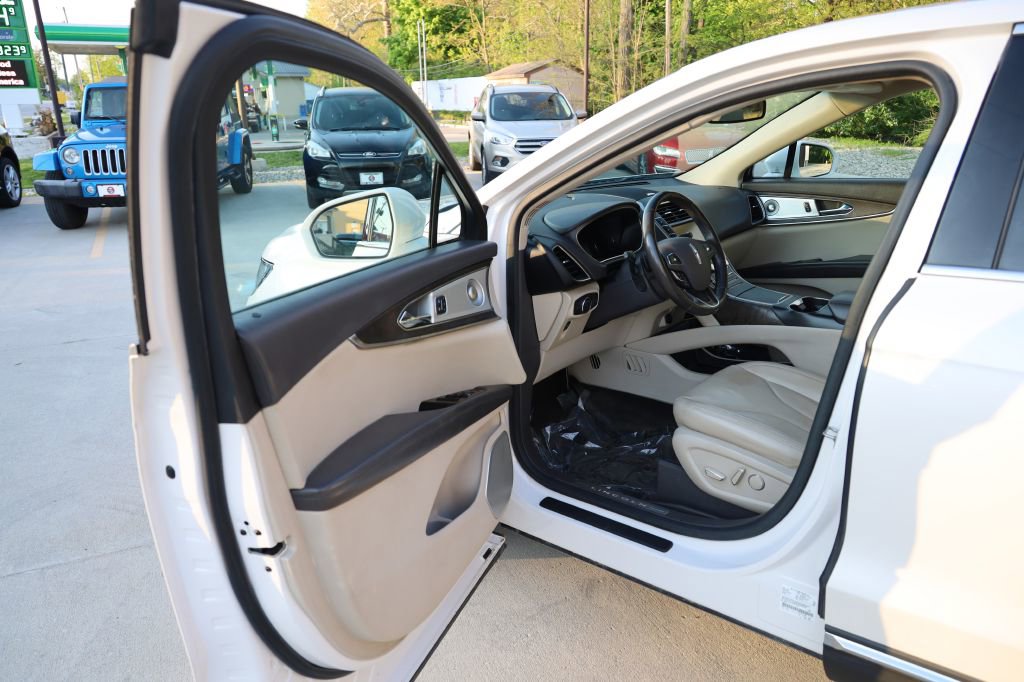 Used 2016 Lincoln MKX Reserve w/ Luxury Package image 9