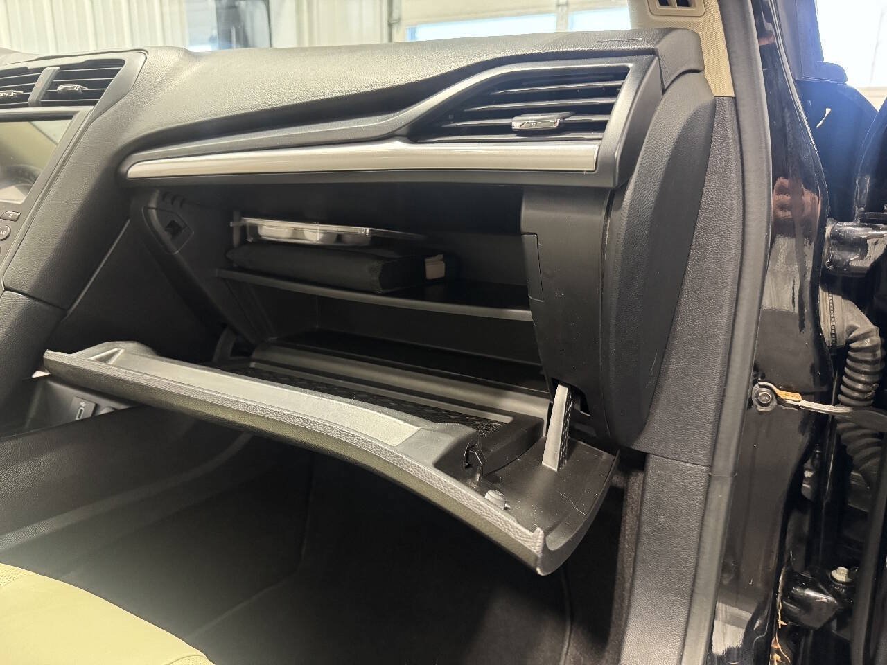 Used 2017 Ford Fusion Energi Titanium FWD image 16