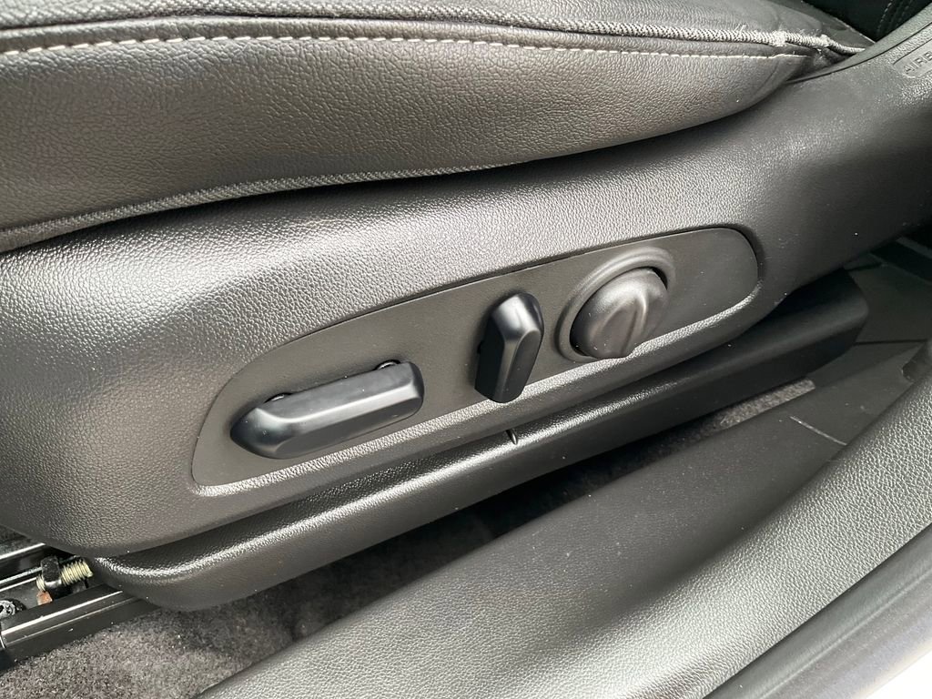 Used 2023 Buick Encore GX Essence w/ Experience Buick Package AWD/4WD image 19