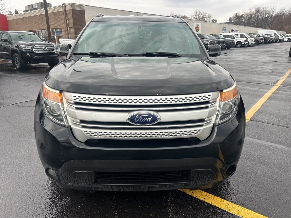 Used 2014 Ford Explorer XLT w/ Equipment Group 202A image 2