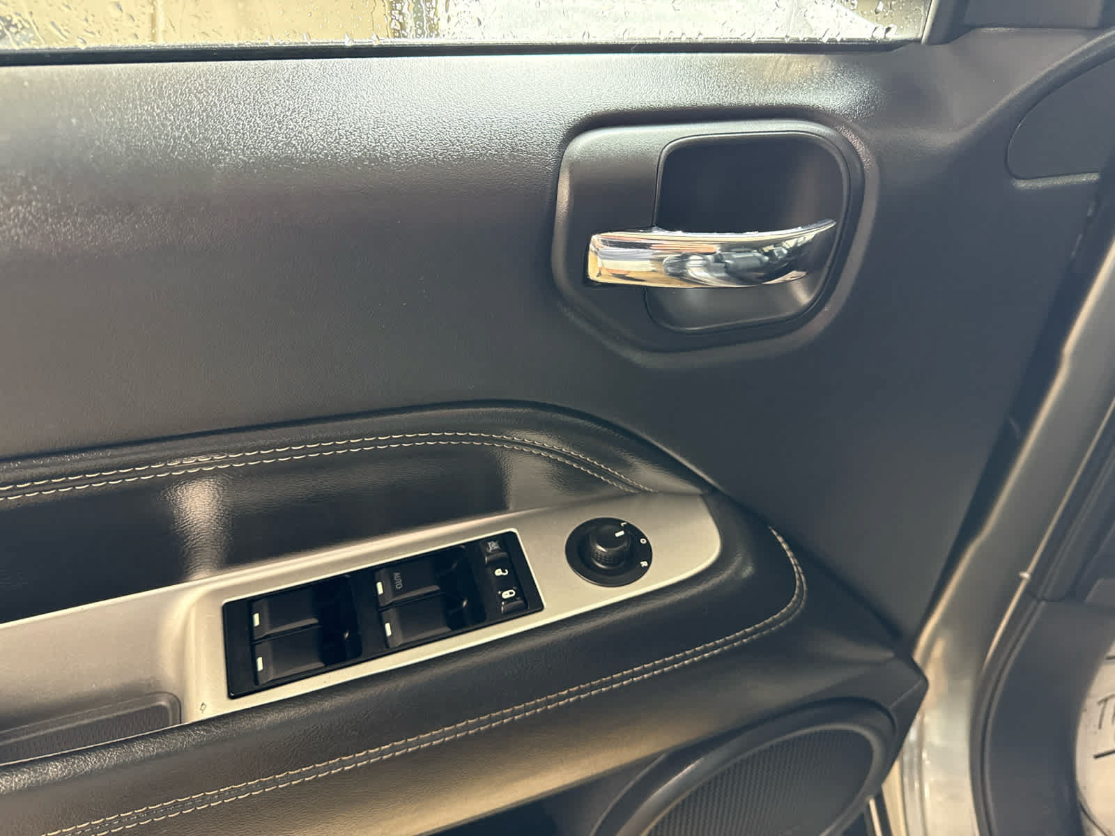 Used 2014 Jeep Compass Latitude FWD image 10