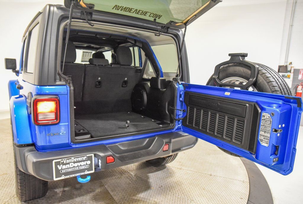 Used 2024 Jeep Wrangler Unlimited w/ Technology Group image 4