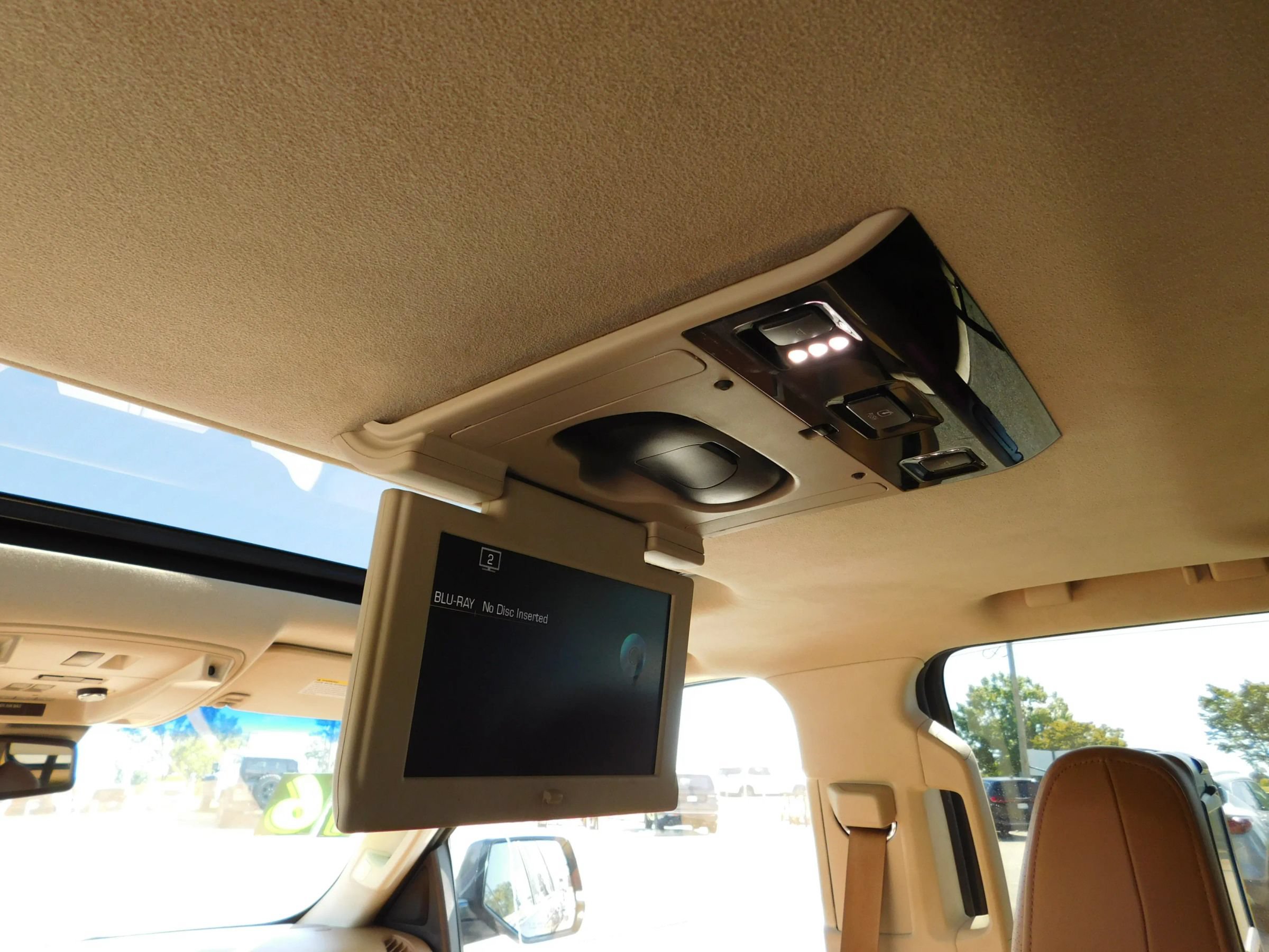 Used 2016 Cadillac Escalade Platinum AWD/4WD image 29