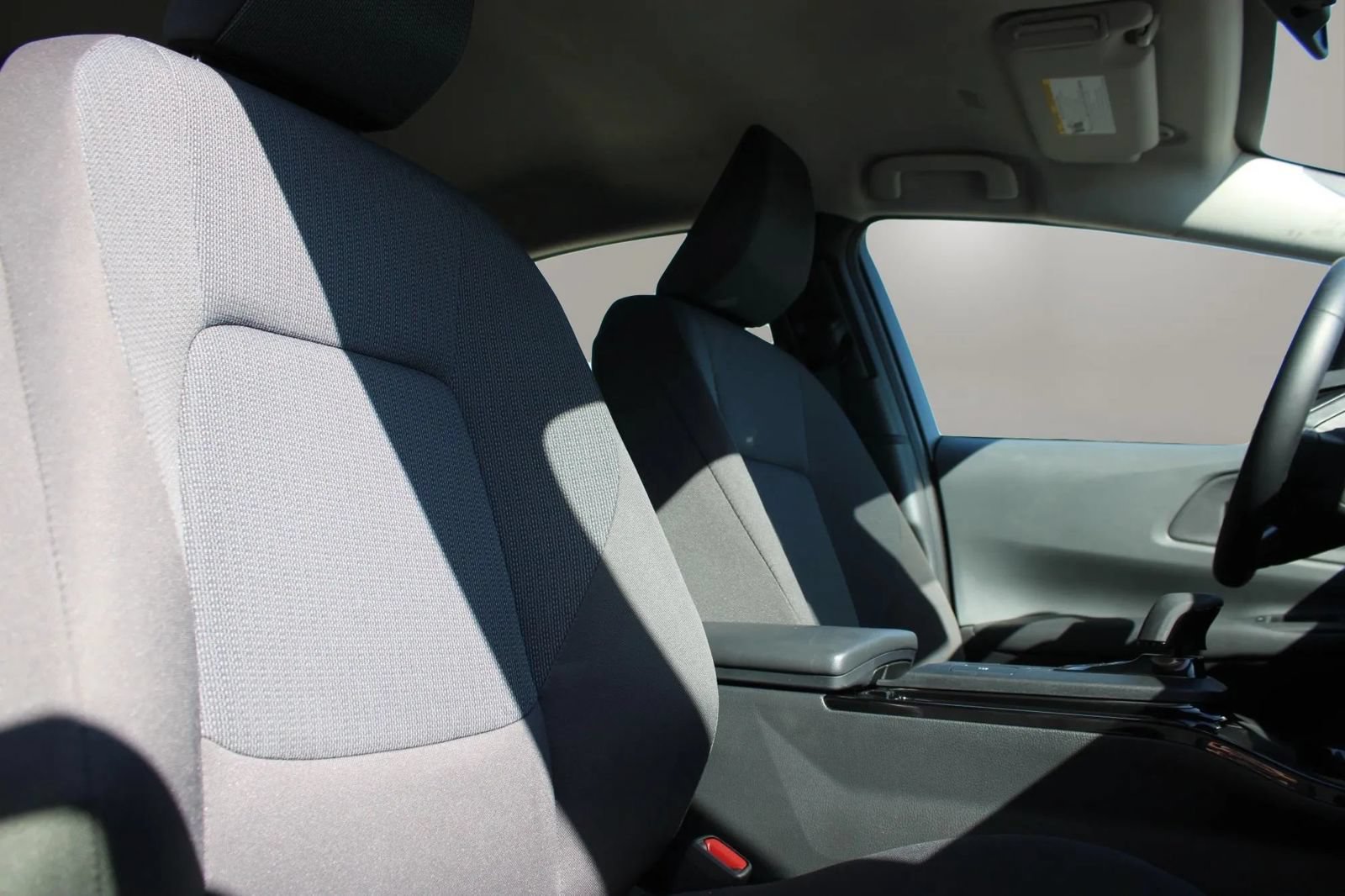 Used 2025 Toyota Prius LE FWD image 23
