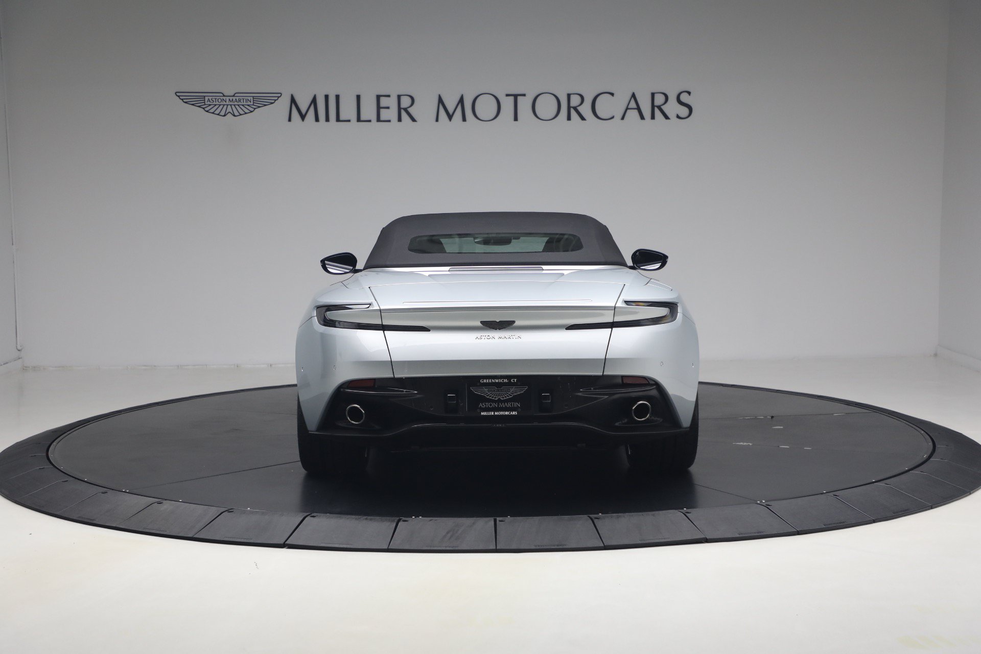 Used 2019 Aston Martin DB11 Volante RWD image 18